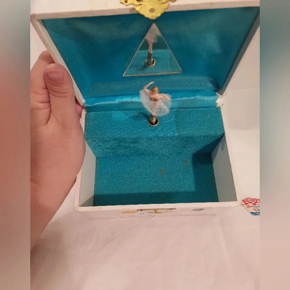 Vintage 1969 Holiday Fair Music Box - Around The World In 80 Days - Fair